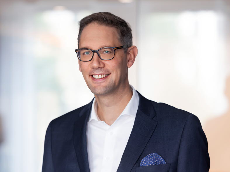 Alexander Lagus - Senior Private Banker Alexander Lagus